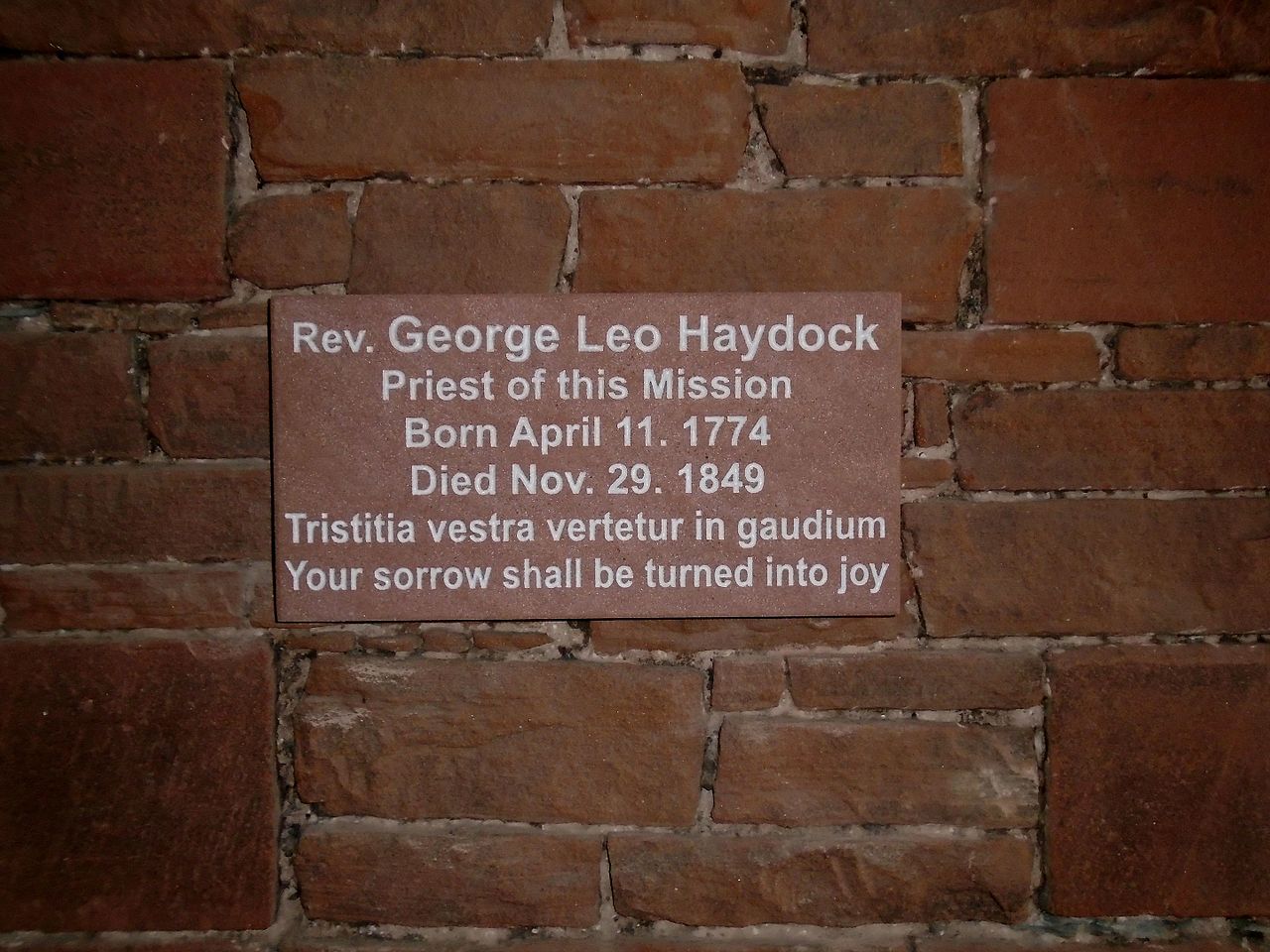 Bia tưởng niệm cha George Leo Haydock tại Nhà thờ Giáo xứ Thánh Catarina thành Siêna, Penrith, Cumbria, Anh